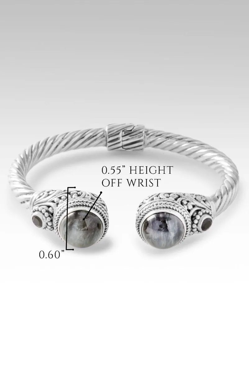 Inner Grace Tip-to-Tip Bracelet™ in Eagle Eye
