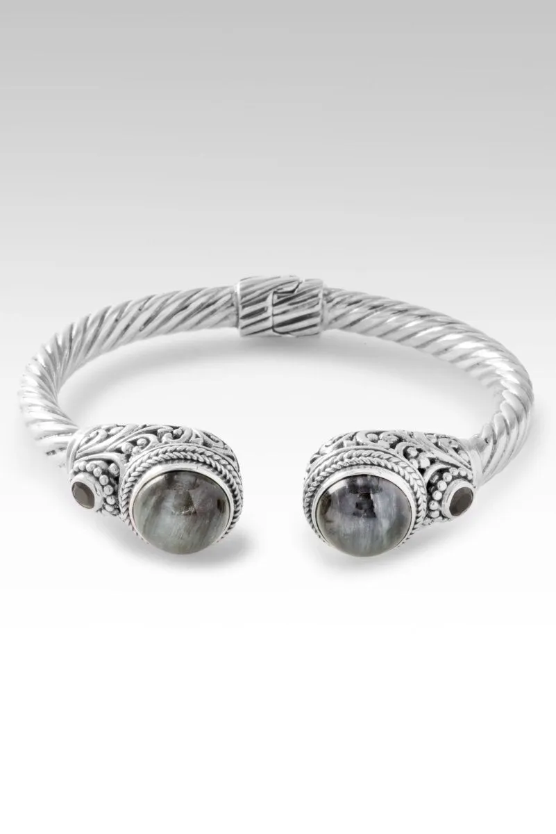 Inner Grace Tip-to-Tip Bracelet™ in Eagle Eye