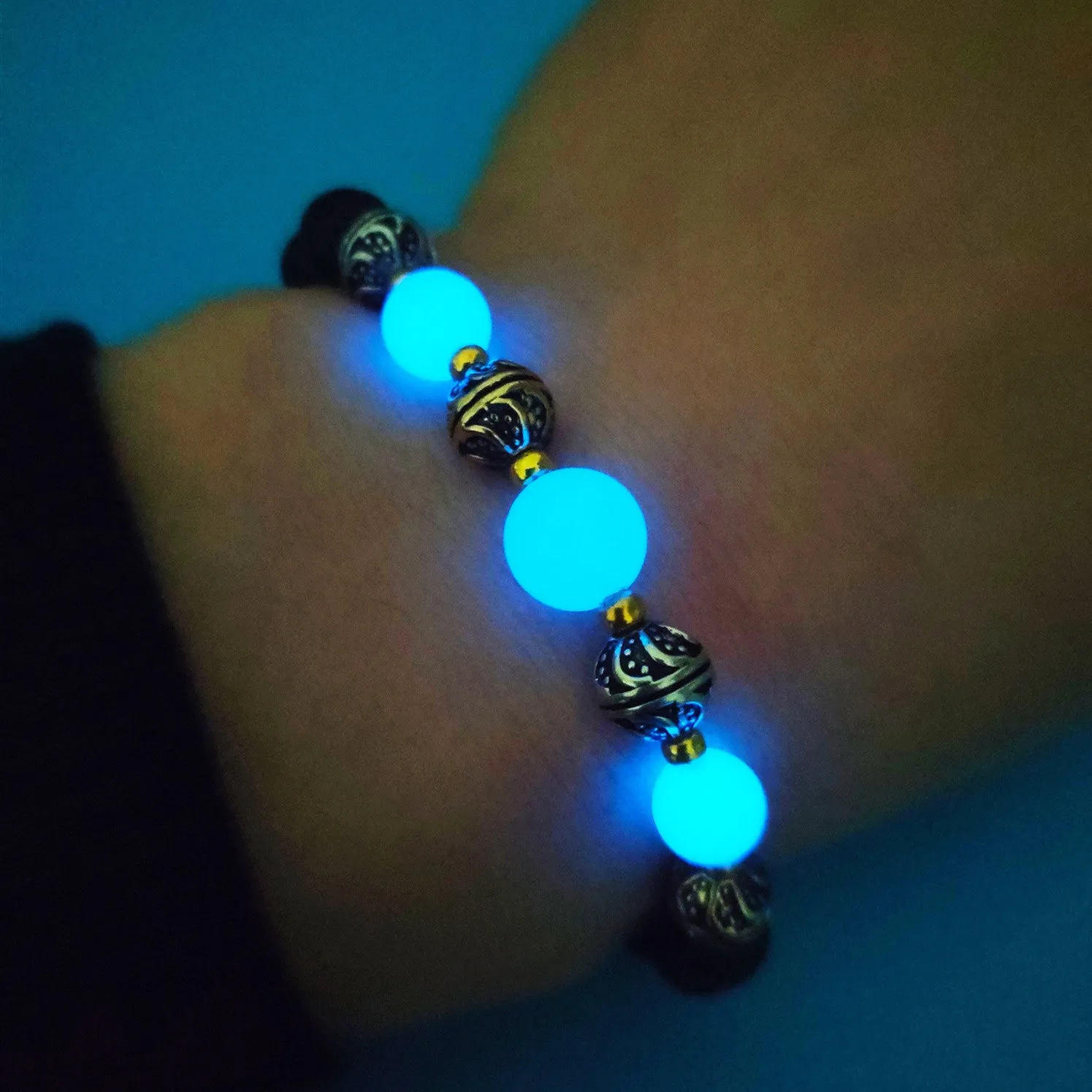 Luminous beaded bracelet