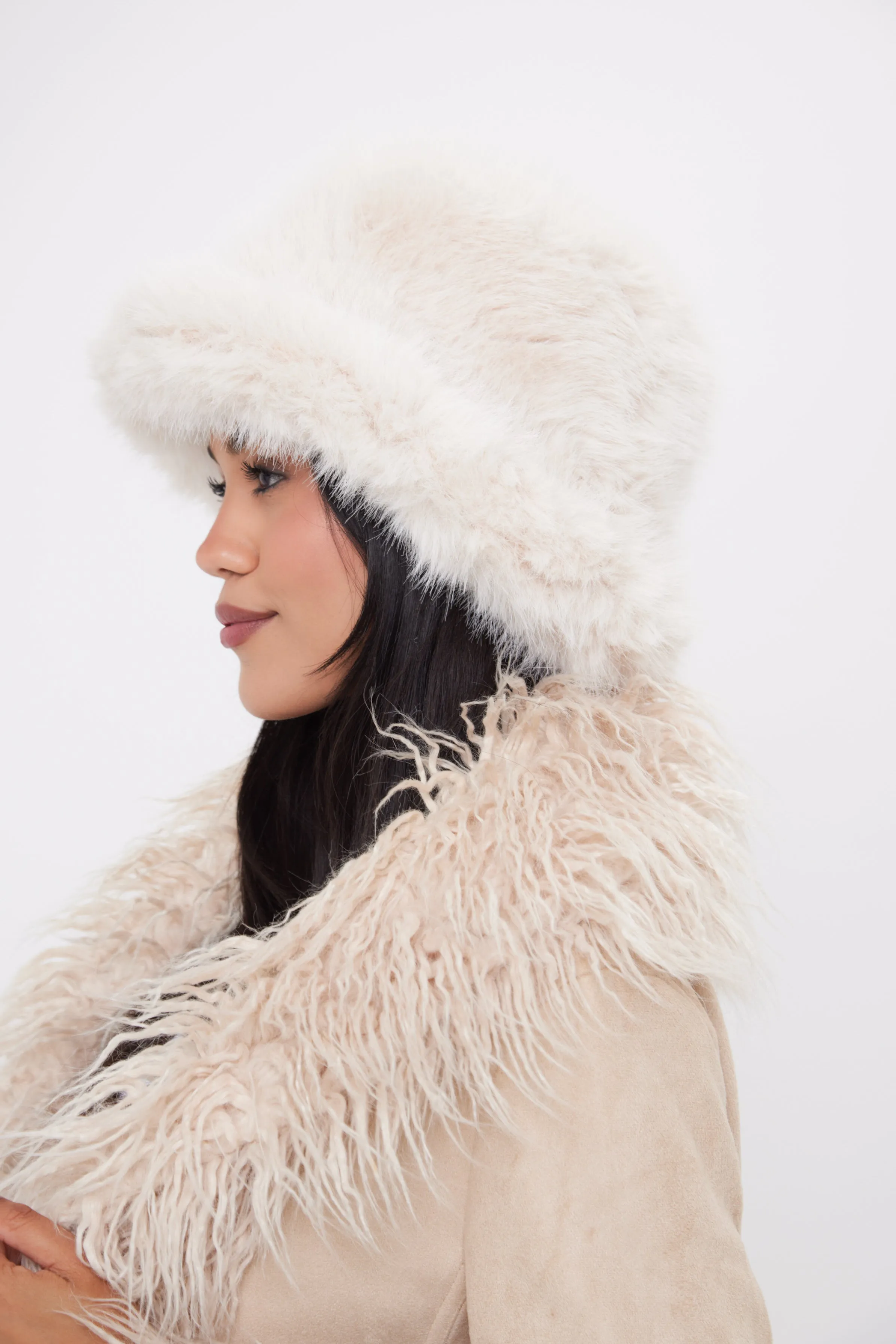 Oversized Fuzzy Fur Bucket Hat in Cream