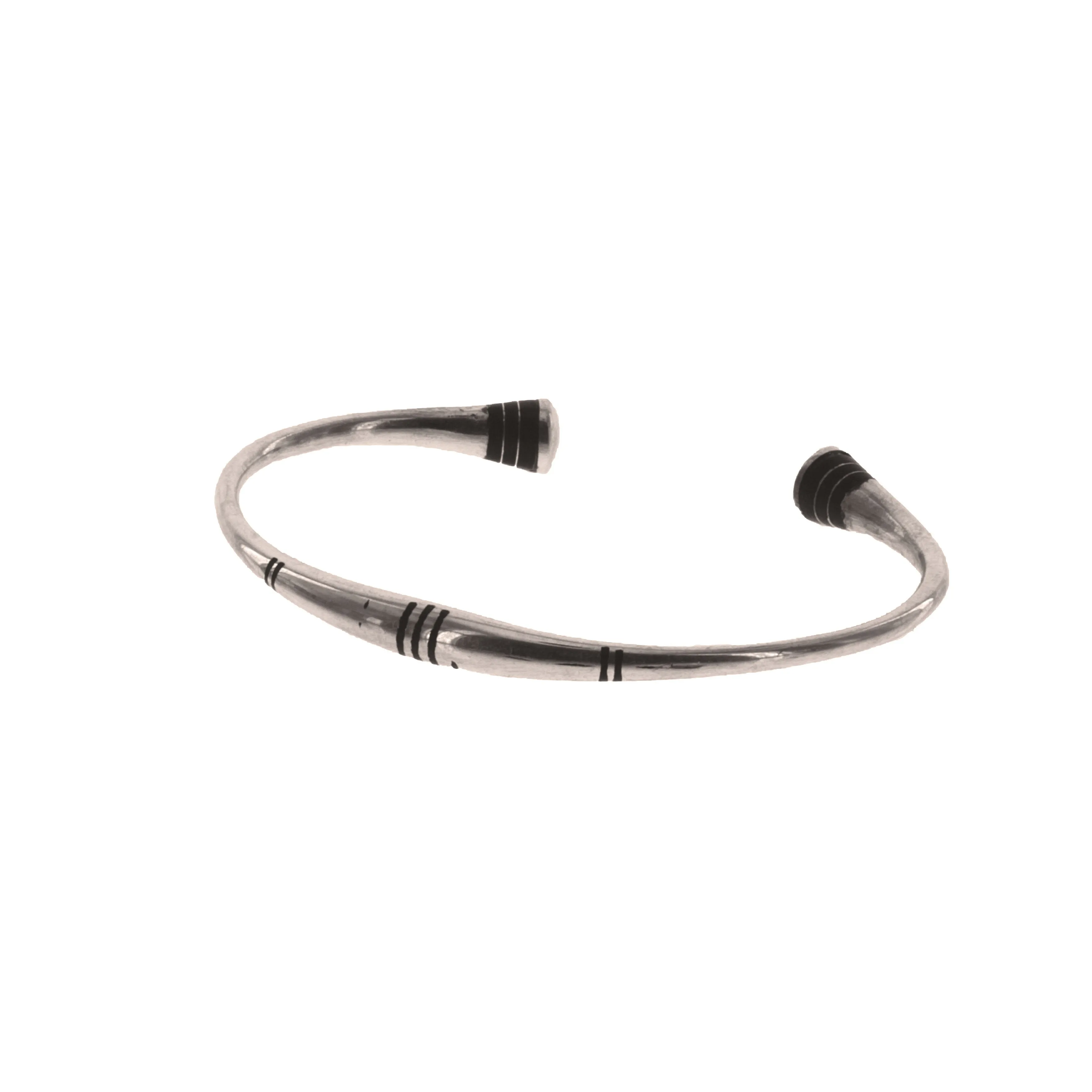 TAFSUT||Silver Bangle, Etched Detailing||The Azel Collection