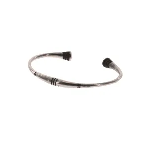 TAFSUT||Silver Bangle, Etched Detailing||The Azel Collection